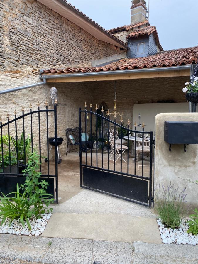 La Cour Blanche Villa Verteuil-sur-Charente Exteriör bild